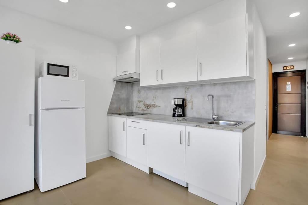 Studio In Torres Del Sol Griffin Near The Beach Arona  Exterior foto